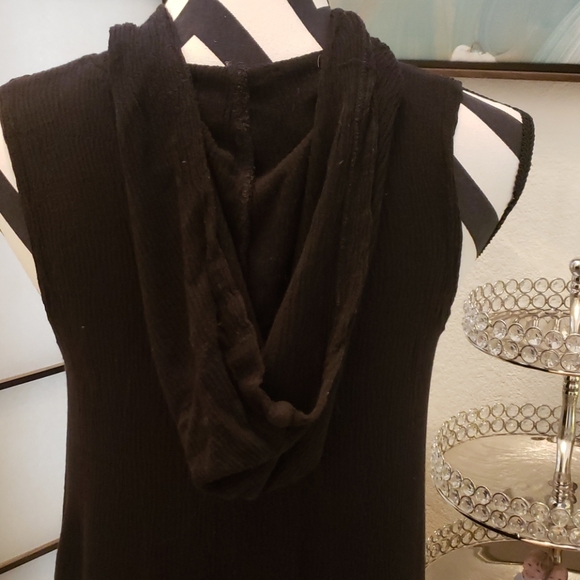 Long black sleeveless cover up with hood - Picture 3 of 3